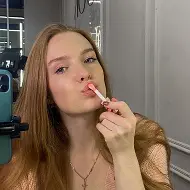Саша - бьюти-блогер ваша